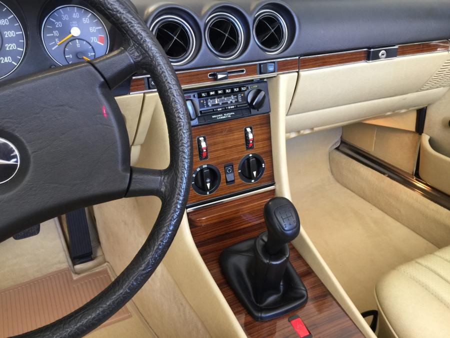 Торпедо Mercedes-Benz 280 SL (R107) 1983 года  (EU) (фото 53 из 120)